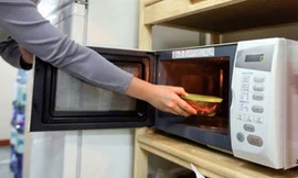 Nguy cơ từ lò vi sóng bị gỉ sét 