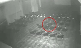 Lạ kỳ chiếc ghế tự di chuyển trong nhà hát