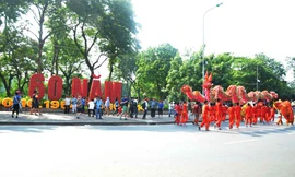 Cận cảnh lễ hội múa Rồng ở Hà Nội