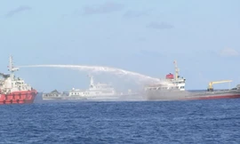 Tàu Trung Quốc liên tục tấn công tàu chấp pháp của Việt Nam. Ảnh: Cảnh sát biển cung cấp