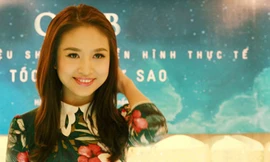 Vân Hugo rạng rỡ bên Diệu Hương