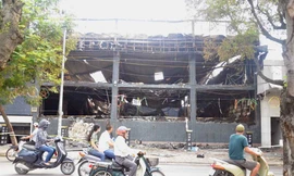 Quán bar Luxury trơ khung sau đêm cháy kinh hoàng