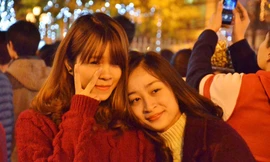 [ẢNH] Nữ sinh Hà thành tươi tắn trong đêm Giáng sinh