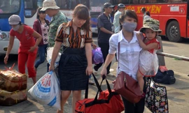 Hàng nghìn người vật vã trở lại Hà Nội sau kỳ nghỉ lễ