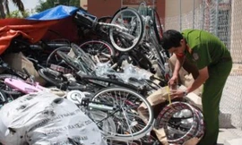 Vô số hàng hóa bị lấy cắp đã được giao nộp Công an phường để hoàn trả các doạnh nghiệp.