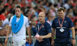 Phil Jones bị chấn thương, M.U lo sốt vó.