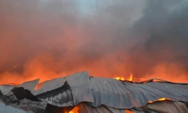 Hàng trăm người vật lộn giữa biển lửa ở KCN Vĩnh Tuy