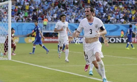 [VIDEO] Italia -Uruguay (0-1): Bàn thua kỳ quái tiễn Arruzzi hồi hương