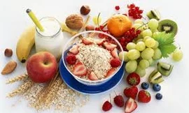 Người bệnh rối loạn mỡ máu nên ăn thực phẩm giàu chất xơ. Ảnh: MH