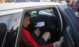[VIDEO] Worl Cup trắng tay, Ronaldo buồn thiu về nhà bằng taxi
