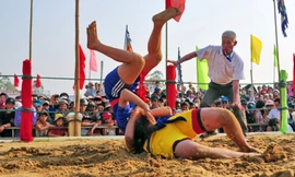 Dự thi ảnh: Đấu vật ngày xuân