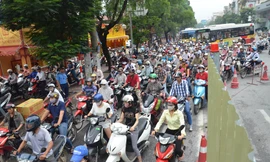 Đường Cầu Giấy tắc nghẽn sau nghỉ lễ Quốc khánh