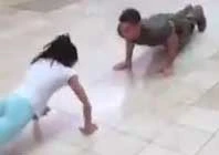 Cô gái gầy gò “hạ gục” thiếu sinh quân vạm vỡ