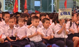 Ngày khai giảng xúc động của học sinh khiếm thị