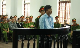 Vũ Việt Hùng kêu oan trước tòa.