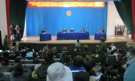 Phẫn nộ trong phiên xử 2 bảo mẫu hành hạ trẻ em 