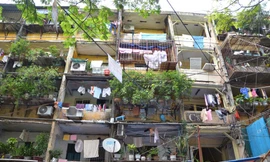 Cận cảnh khu chung cư "nguy hiểm cấp độ D" giữa Hà Nội