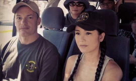 'Bống' Hồng Nhung đi trực thăng vào rừng Nam Phi