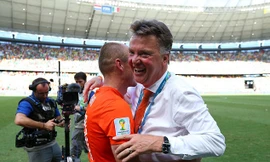 Van Gaal hy sinh kỳ nghỉ hè vì M.U