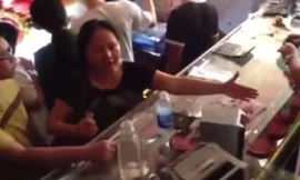 “Hotgirl ăn trộm” bị dân trói tay