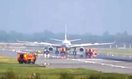 Máy bay của hãng Air China tại sân bay Gatwick, Anh.