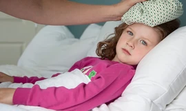 5 nhầm lẫn tai hại của phụ huynh khi trẻ sốt cao