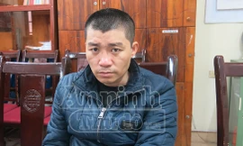  Mang súng colt theo người, sẵn sàng… 'chiến'