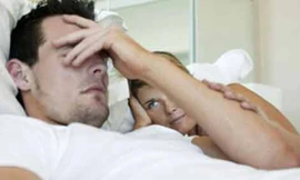 Đời sống tình dục của chúng tôi đã chấm dứt bởi bệnh cong “súng ống” của chồng.