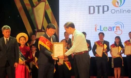 Trao giải thưởng Sao Khuê cho phần mềm tiếng Anh Anh i-Learn Smart Start.