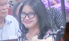 Vợ chồng bầu Kiên tỏ ra thoải mái khi HĐXX nghỉ hội ý