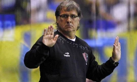 Nhóm “La Masia” tính chuyện đẩy Martino khỏi Nou Camp?