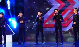 Nhóm Ayor hát ca khúc ‘My Heart Will Go On’