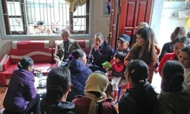 [VIDEO] Gia đình bé gái nghi bị bắt cóc mỏi mòn chờ tin con