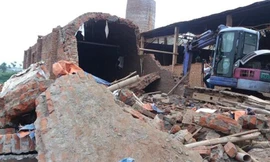 Hiện trường đổ nát vụ sập lò sấy gạch