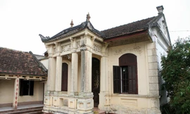 Ngôi làng có 30 biệt thự Pháp cổ