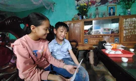 Niềm vui của hai bé Dương và Duy