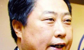 Quan tham bị bãi nhiệm vì tiền và gái