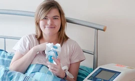 Cô gái cứ ngủ là ngừng thở