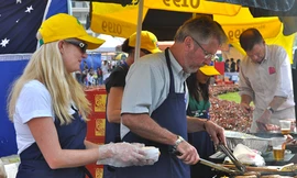 Cơ hội sắm đồ tại hội chợ của người nước ngoài