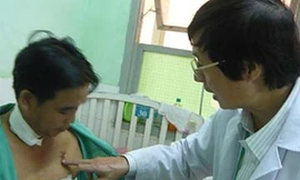 Cứu sống thanh niên nhậu say bị đâm trúng tim