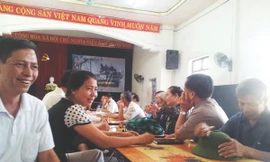 Vận động dân nộp tiền đón kỳ quan