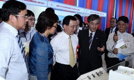 Hitachi chào hàng công nghệ hạt nhân ở Việt Nam