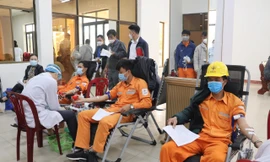 Đoàn viên, thanh niên là cán bộ nhân viên và công nhân ngành Điện lực hiến máu nhân đạo