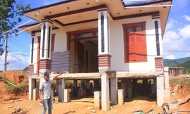 Người dân Quảng Bình thuê 'thần đèn' di dời ngôi nhà tiền tỷ thế nào?