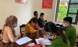 Công an làm việc với các đối tượng