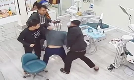 CLIP: Nhân viên nha khoa bị đánh tới tấp khi đang khám cho trẻ nhỏ