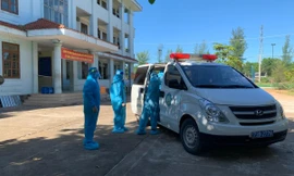 Đưa bệnh nhân F1 đi cách ly tập trung.