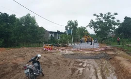 Hố công trình đang thi công dẫn đến vụ tai nạn đau lòng đối với gia đình bà Hoa.