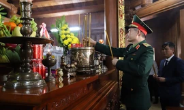 Dâng hương kỷ niệm 100 năm ngày sinh Trung tướng Đồng Sỹ Nguyên