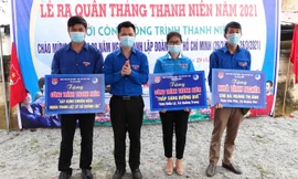 Đoàn viên các cơ sở đoàn với hoạt động làm vệ sinh môi trường hưởng ứng lời kêu gọi của Tỉnh đoàn Quảng Bình.